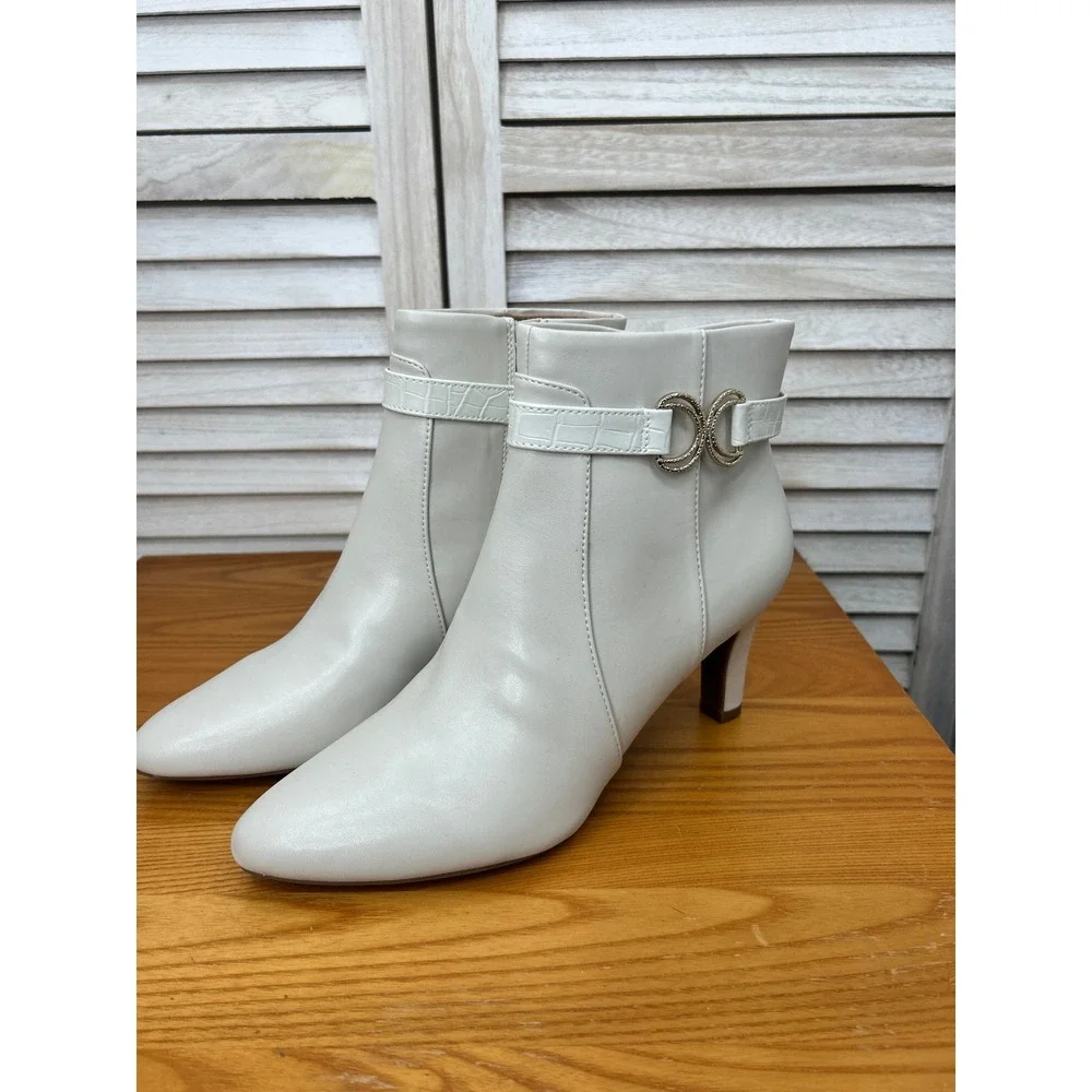 NEW Lifestride Ankle Boots Size 10 Ivory White Sleek Heeled Booties NWOT